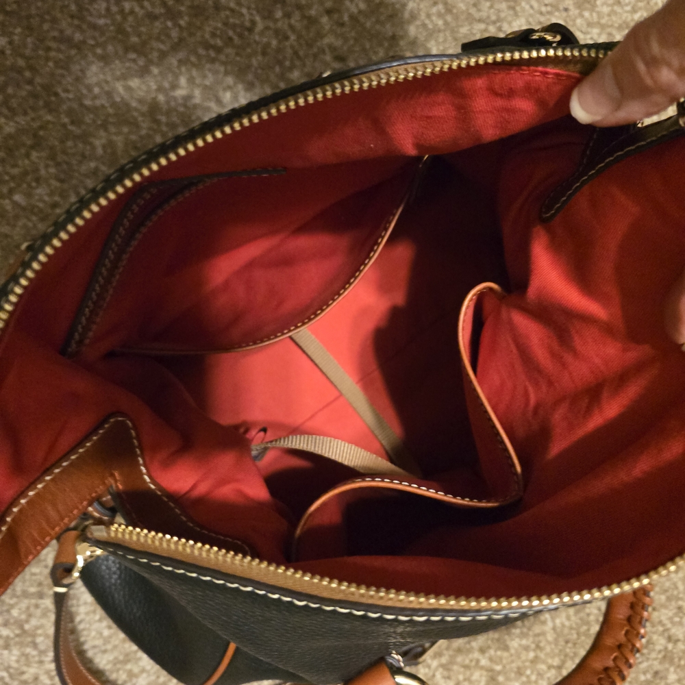 Dooney & Bourke Pebble Grain Satchel. Mediun Black, Like New. - Picture 6 of 7